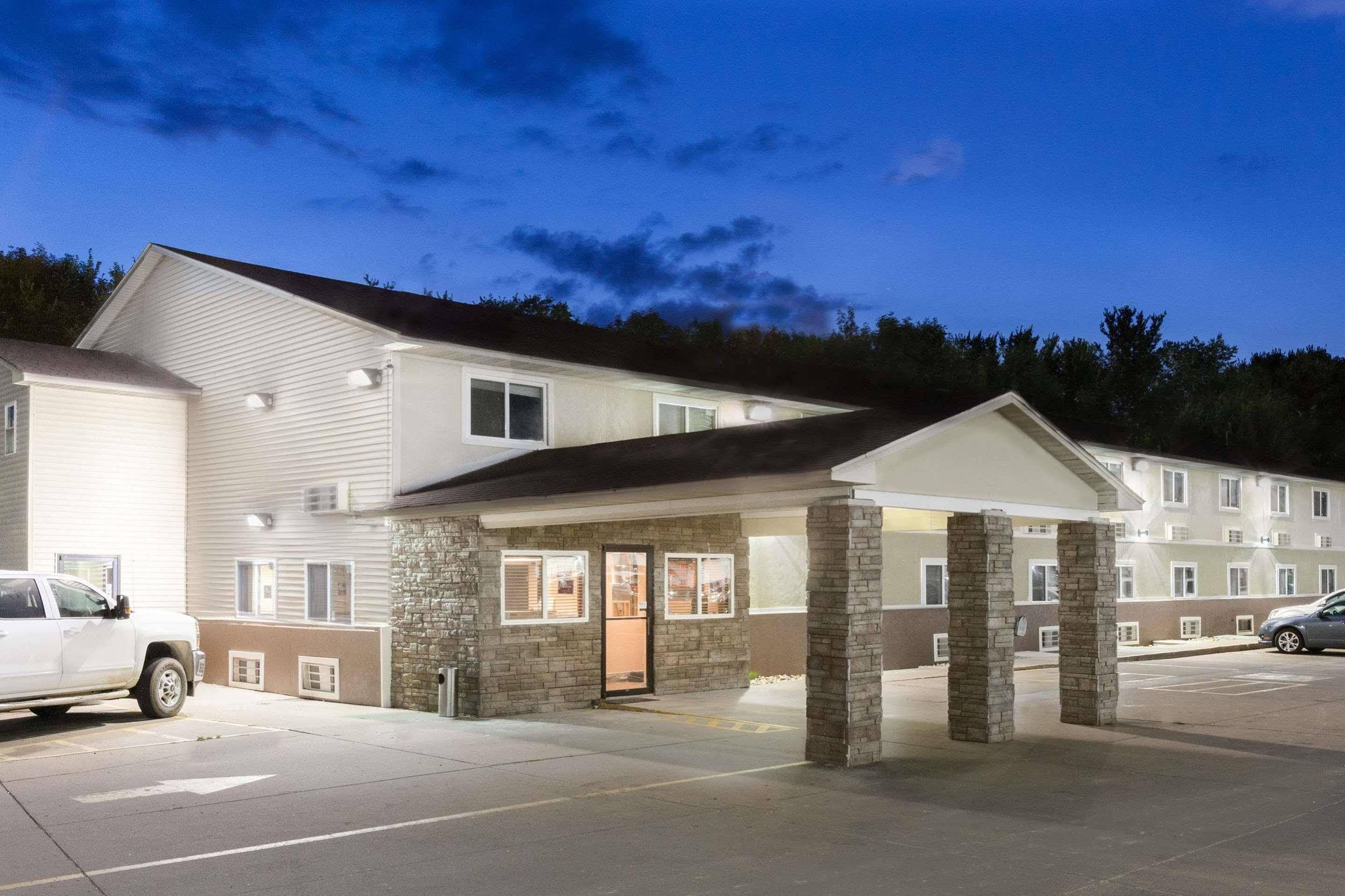 Super 8 By Wyndham Fort Madison Zewnętrze zdjęcie