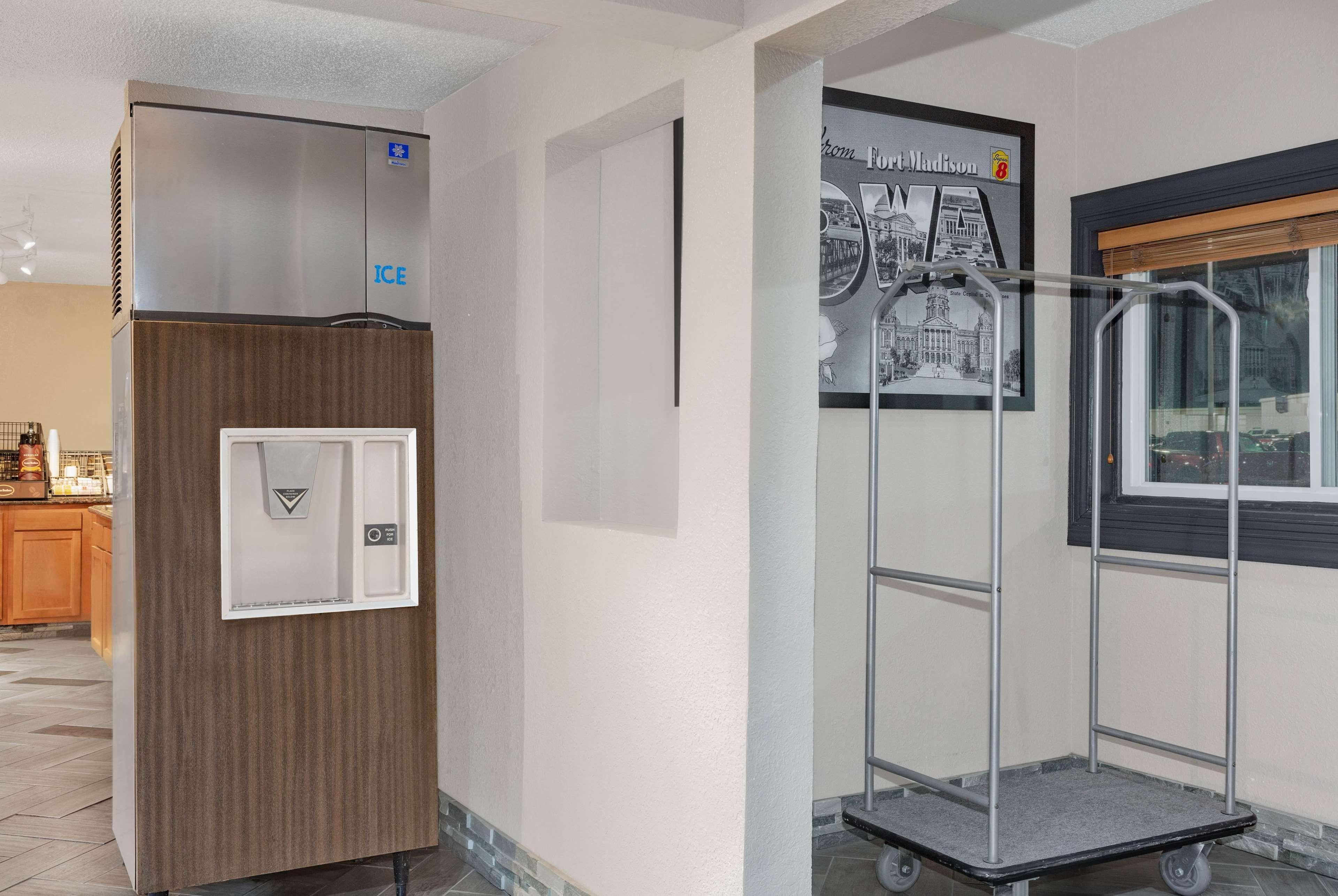 Super 8 By Wyndham Fort Madison Zewnętrze zdjęcie